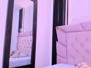Dominique-110's Live Sex Cam Show