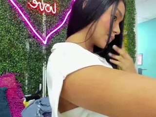 Laura-Summer's Live Sex Cam Show