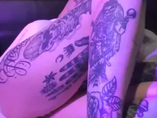 camdoll4u's Live Sex Cam Show