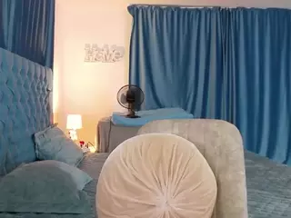 Kendra18's Live Sex Cam Show
