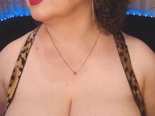 Live cam show with YourBustyKatty
