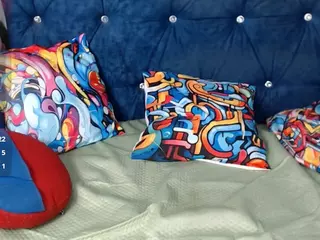Dragonfly72's Live Sex Cam Show