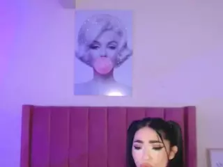 lauraG's Live Sex Cam Show