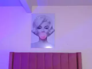 lauraG's Live Sex Cam Show