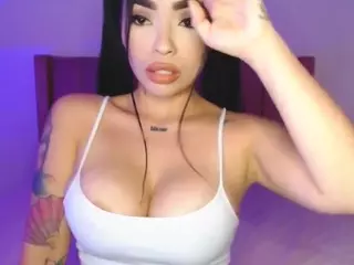 lauraG's Live Sex Cam Show