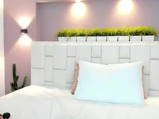 Valeeria's Live Sex Cam Show