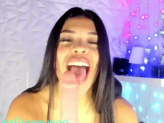 valentigomez10's Live Sex Cam Show