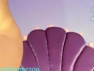 valentigomez10's Live Sex Cam Show