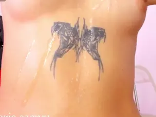 doll-ssquirts's Live Sex Cam Show