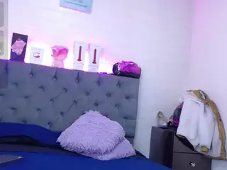 louisenails's Live Sex Cam Show