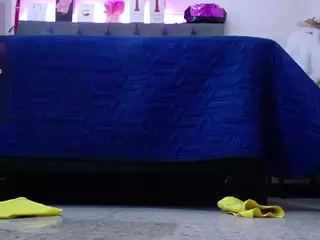 louisenails's Live Sex Cam Show