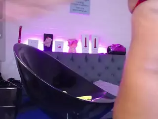 louisenails's Live Sex Cam Show