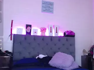 louisenails's Live Sex Cam Show