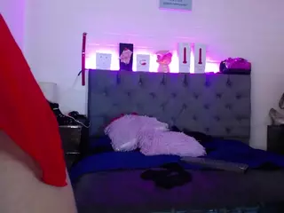 louisenails's Live Sex Cam Show