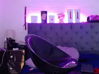 louisenails's Live Sex Cam Show