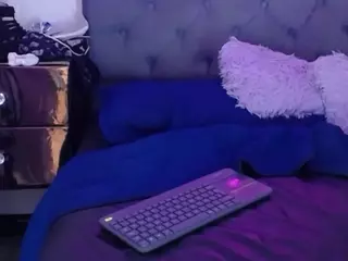 louisenails's Live Sex Cam Show