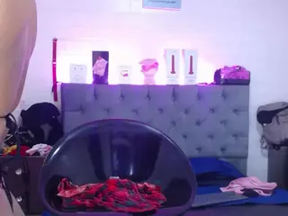 louisenails's Live Sex Cam Show