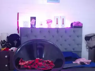 louisenails's Live Sex Cam Show