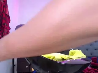 louisenails's Live Sex Cam Show