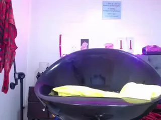 louisenails's Live Sex Cam Show