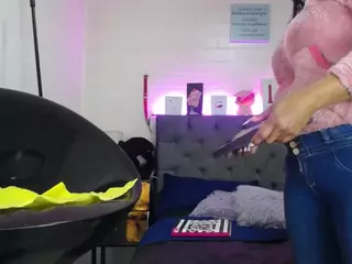 louisenails's Live Sex Cam Show