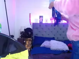 louisenails's Live Sex Cam Show