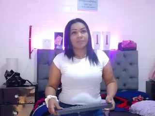 louisenails's Live Sex Cam Show