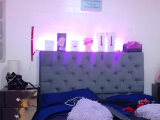 louisenails's Live Sex Cam Show