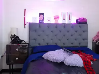 louisenails's Live Sex Cam Show