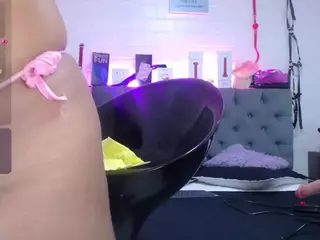 louisenails's Live Sex Cam Show