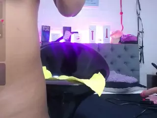 louisenails's Live Sex Cam Show