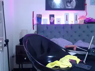 louisenails's Live Sex Cam Show