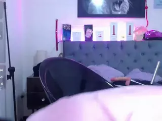 louisenails's Live Sex Cam Show