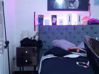 louisenails's Live Sex Cam Show