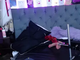 louisenails's Live Sex Cam Show