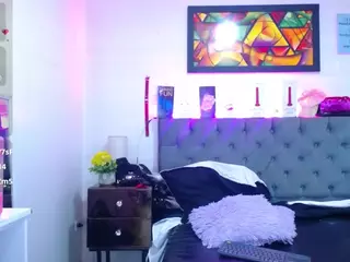 louisenails's Live Sex Cam Show