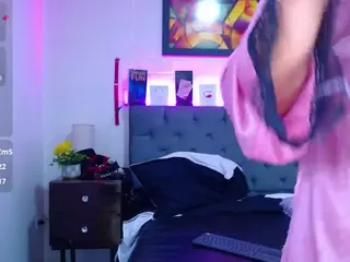 louisenails's Live Sex Cam Show