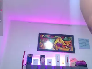 louisenails's Live Sex Cam Show