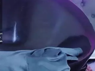 louisenails's Live Sex Cam Show