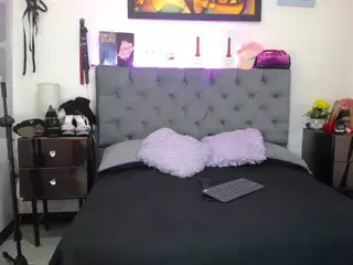 louisenails's Live Sex Cam Show
