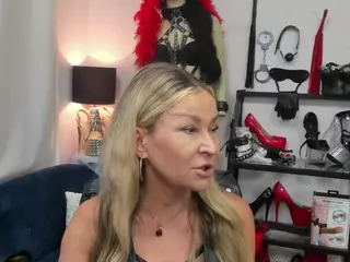 luxCrystal's Live Sex Cam Show
