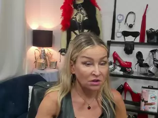 luxCrystal's Live Sex Cam Show