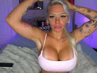 Live cam show with Emma Gray
