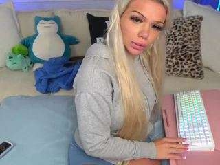 Live cam show with Emma Gray