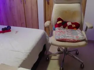 emmma-1's Live Sex Cam Show