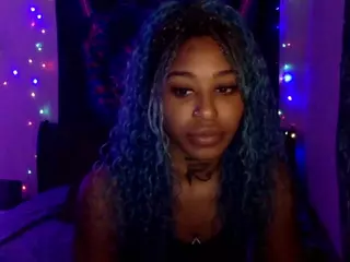 bluuxhoneyy's Live Sex Cam Show