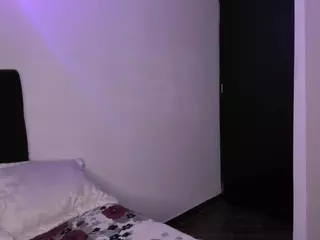 Helen-10's Live Sex Cam Show