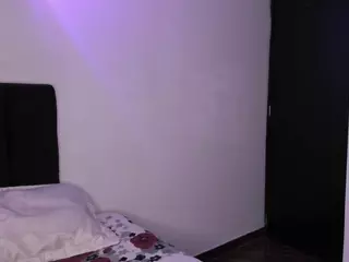 Helen-10's Live Sex Cam Show