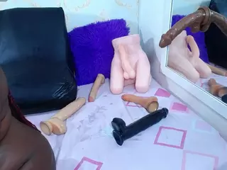 Yhendelyn Stone's Live Sex Cam Show