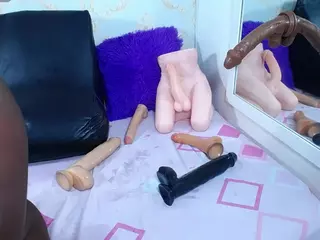 Yhendelyn Stone's Live Sex Cam Show